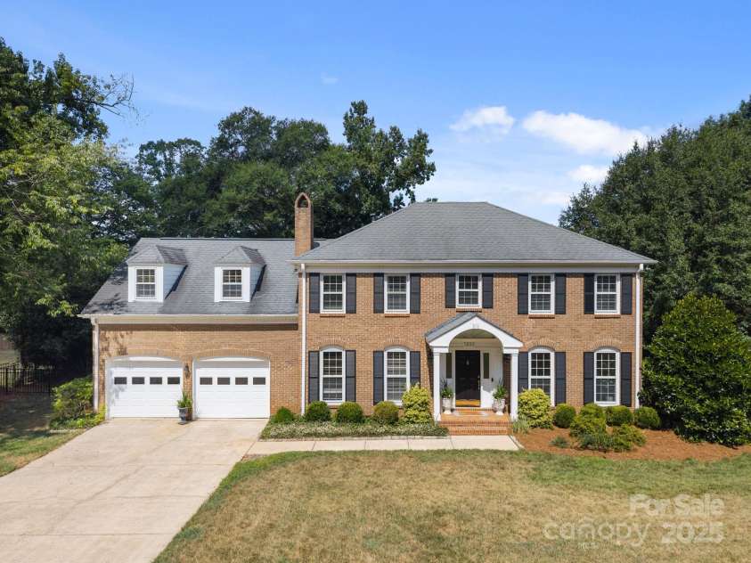 7800 Quail Hill Road, Charlotte, NC 28210.  MLS# CAR4285978, YatesRealty ID 30275. 