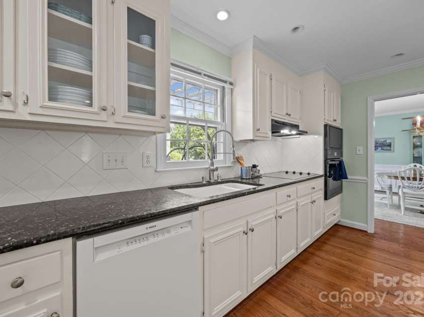 7800 Quail Hill Road, Charlotte, NC 28210.  MLS# CAR4285978, YatesRealty ID 30275. 