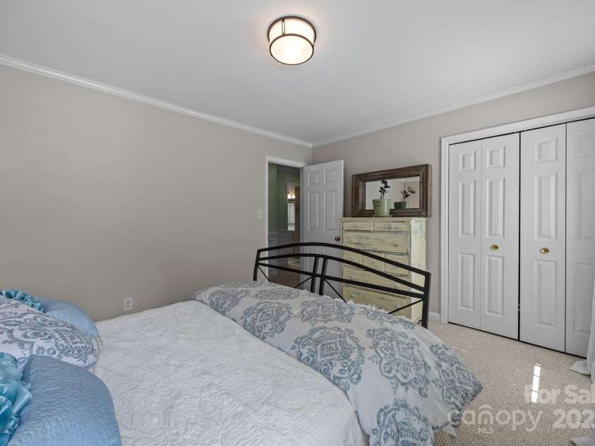 7800 Quail Hill Road, Charlotte, NC 28210.  MLS# CAR4285978, YatesRealty ID 30275. 
