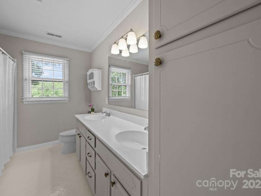 7800 Quail Hill Road, Charlotte, NC 28210.  MLS# CAR4285978, YatesRealty ID 30275. 
