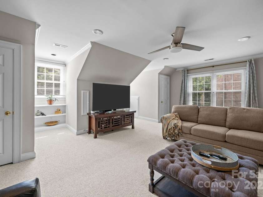 7800 Quail Hill Road, Charlotte, NC 28210.  MLS# CAR4285978, YatesRealty ID 30275. 
