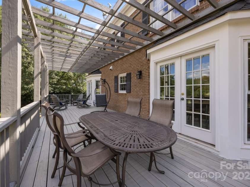 7800 Quail Hill Road, Charlotte, NC 28210.  MLS# CAR4285978, YatesRealty ID 30275. 