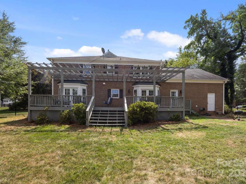 7800 Quail Hill Road, Charlotte, NC 28210.  MLS# CAR4285978, YatesRealty ID 30275. 