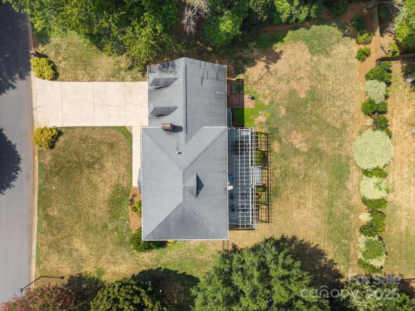 7800 Quail Hill Road, Charlotte, NC 28210.  MLS# CAR4285978, YatesRealty ID 30275. 