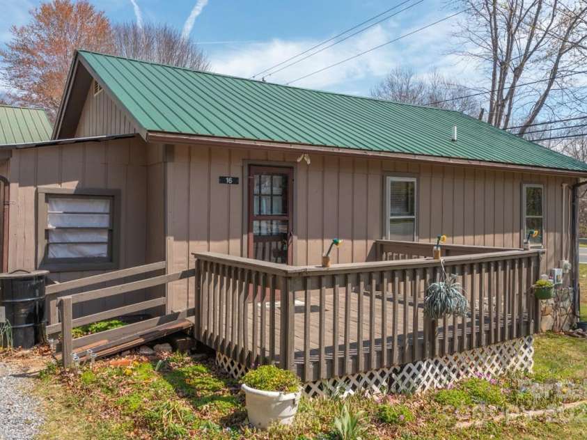 16 Rumfelt Drive, Marion, NC 28752.  MLS# CAR4284237, YatesRealty ID 30276. 