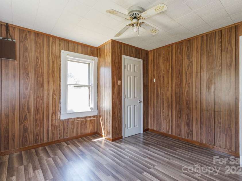 16 Rumfelt Drive, Marion, NC 28752.  MLS# CAR4284237, YatesRealty ID 30276. 