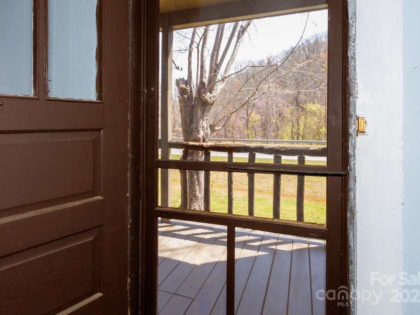 16 Rumfelt Drive, Marion, NC 28752.  MLS# CAR4284237, YatesRealty ID 30276. 