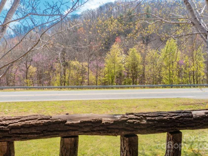 16 Rumfelt Drive, Marion, NC 28752.  MLS# CAR4284237, YatesRealty ID 30276. 