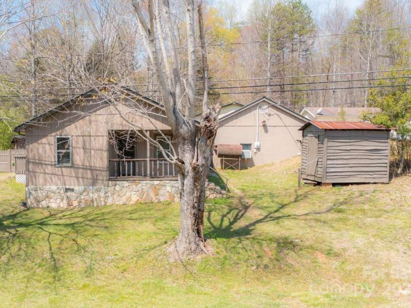 16 Rumfelt Drive, Marion, NC 28752.  MLS# CAR4284237, YatesRealty ID 30276. 