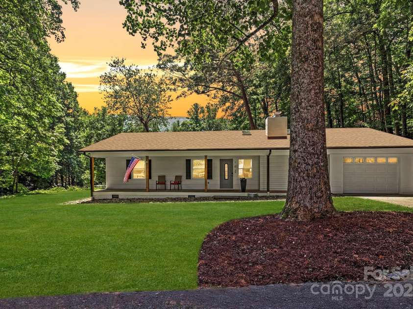 103 White Pine Road, Hendersonville, NC 28739.  MLS# CAR4284209, YatesRealty ID 30277. 