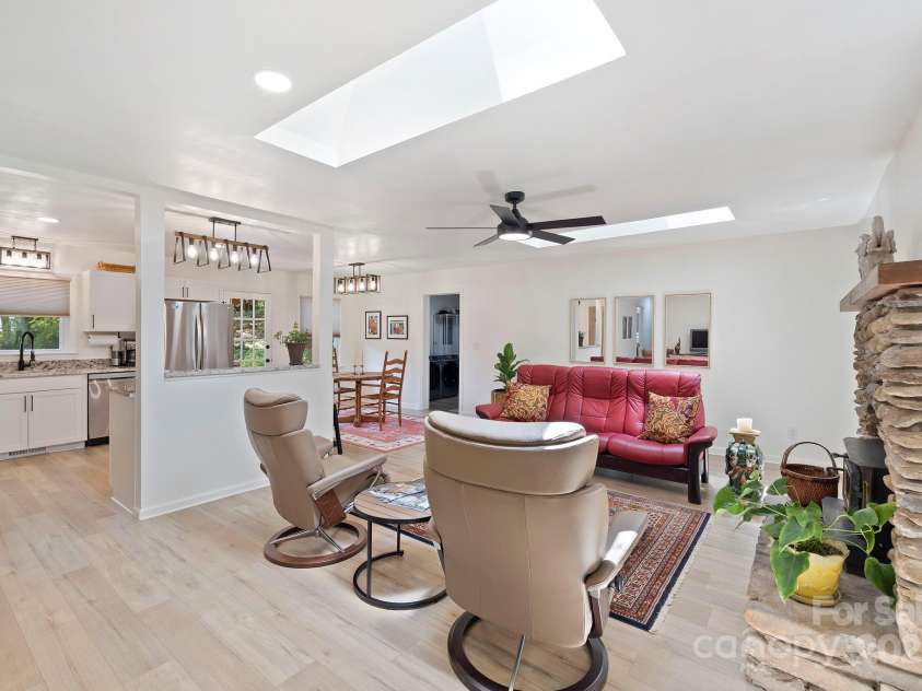 103 White Pine Road, Hendersonville, NC 28739.  MLS# CAR4284209, YatesRealty ID 30277. 