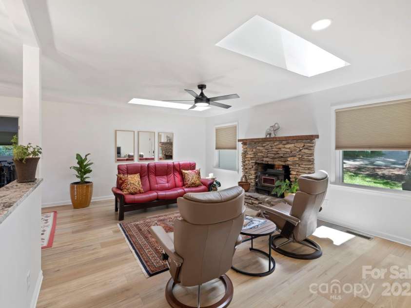 103 White Pine Road, Hendersonville, NC 28739.  MLS# CAR4284209, YatesRealty ID 30277. 