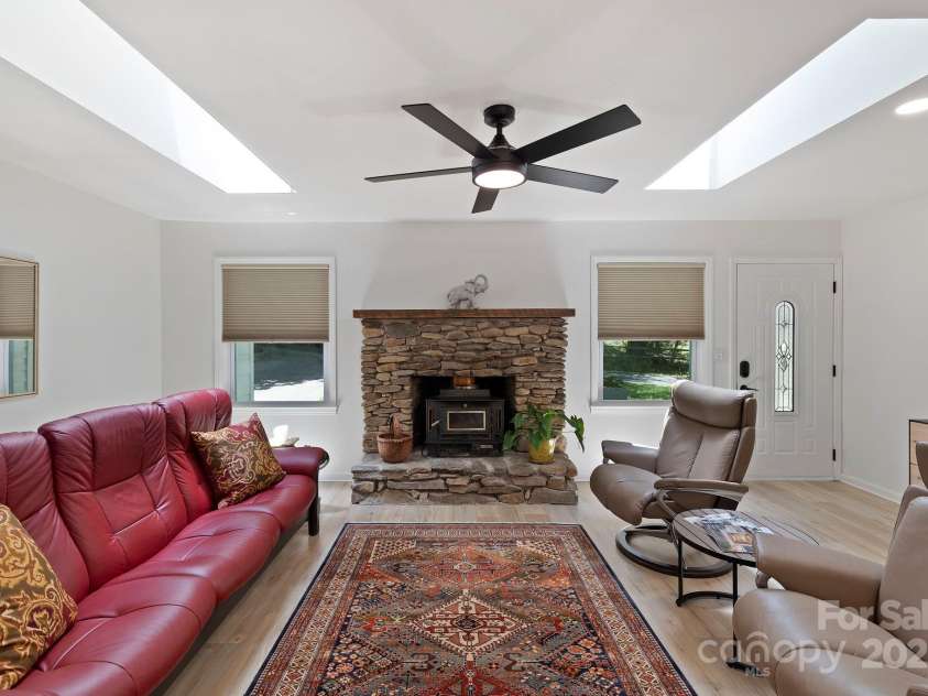 103 White Pine Road, Hendersonville, NC 28739.  MLS# CAR4284209, YatesRealty ID 30277. 