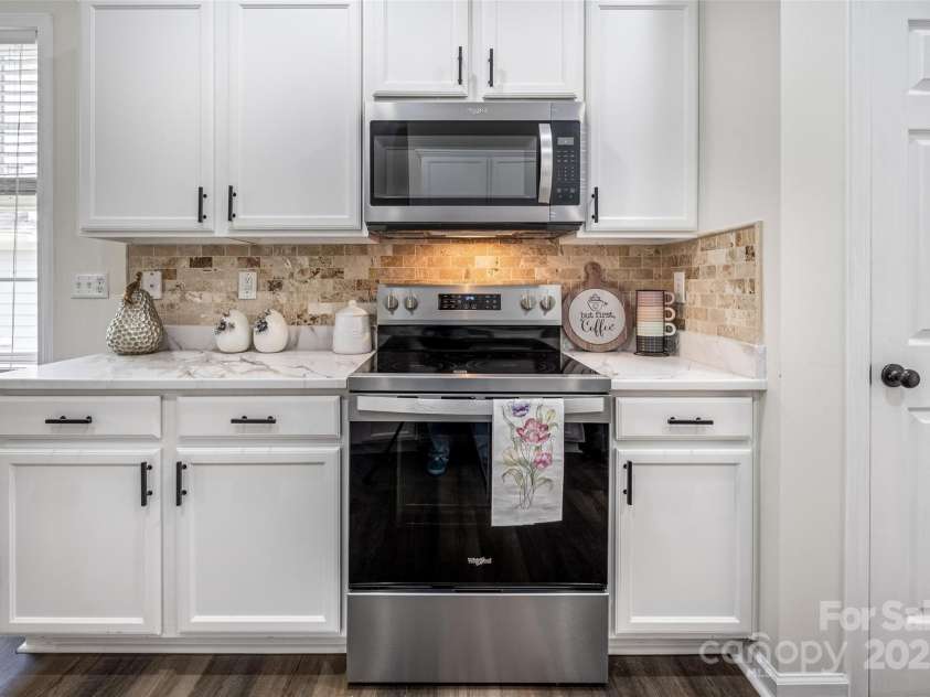 115 Morrocroft Lane, Mooresville, NC 28117.  MLS# CAR4272776, YatesRealty ID 30278. 
