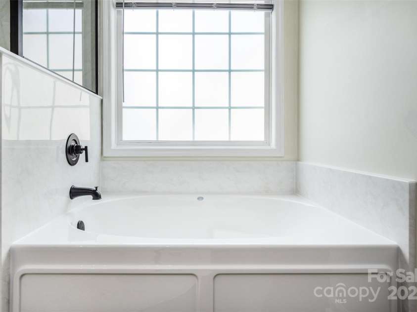 115 Morrocroft Lane, Mooresville, NC 28117.  MLS# CAR4272776, YatesRealty ID 30278. 