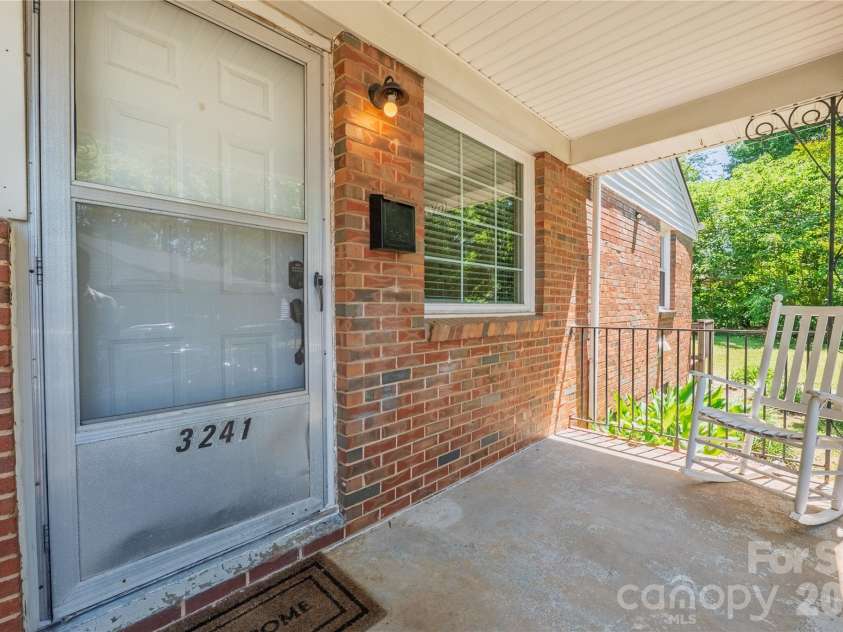 3241 Minnesota Road, Charlotte, NC 28208.  MLS# CAR4382902, YatesRealty ID 30279. 