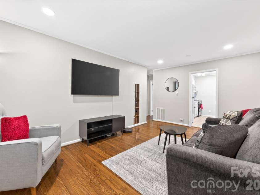 3241 Minnesota Road, Charlotte, NC 28208.  MLS# CAR4382902, YatesRealty ID 30279. 