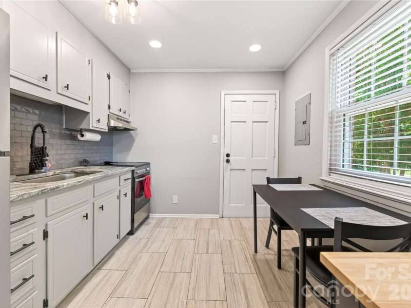 3241 Minnesota Road, Charlotte, NC 28208.  MLS# CAR4382902, YatesRealty ID 30279. 