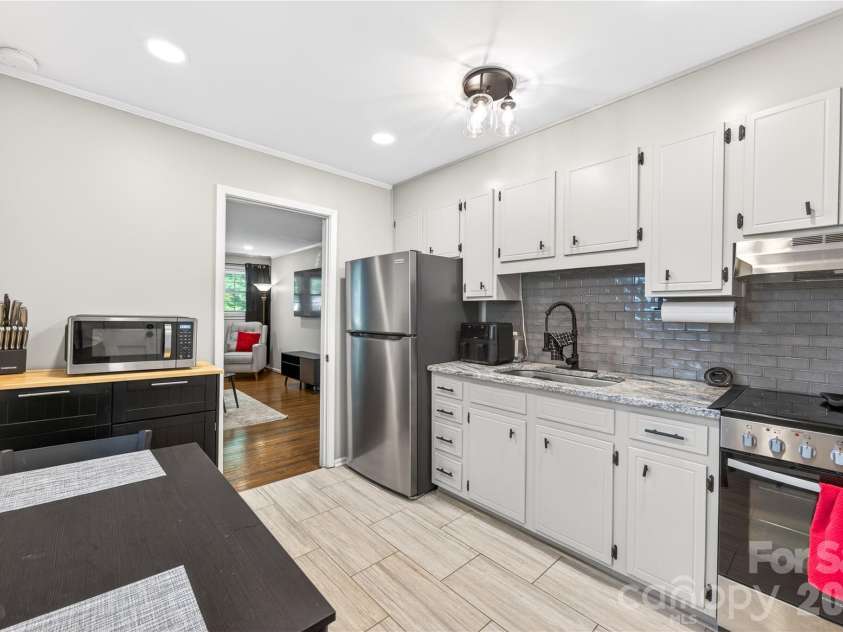 3241 Minnesota Road, Charlotte, NC 28208.  MLS# CAR4382902, YatesRealty ID 30279. 