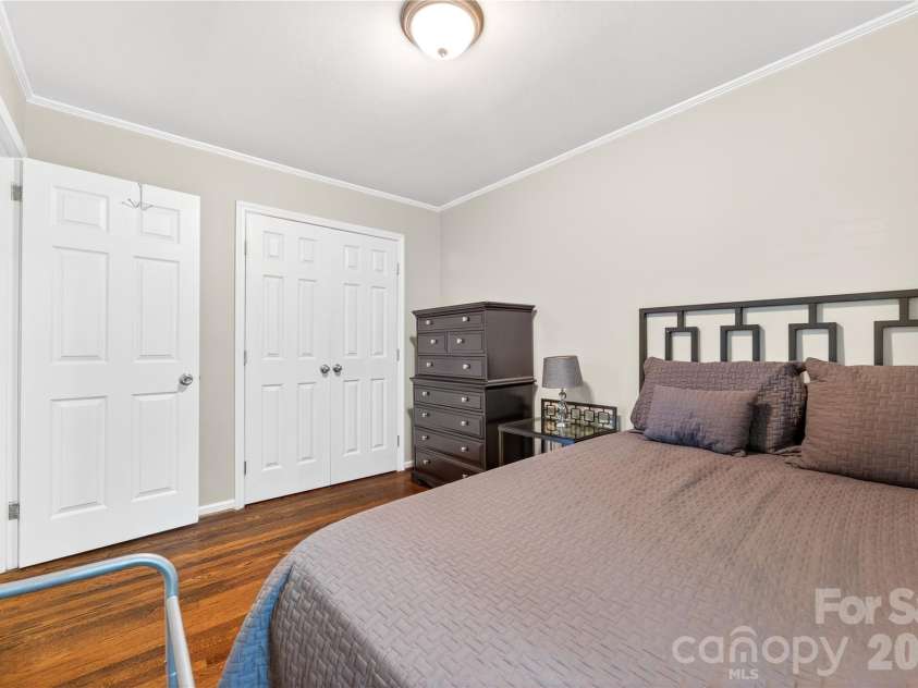 3241 Minnesota Road, Charlotte, NC 28208.  MLS# CAR4382902, YatesRealty ID 30279. 