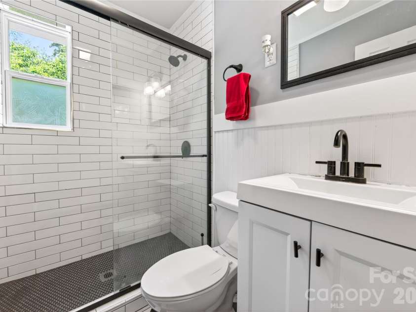 3241 Minnesota Road, Charlotte, NC 28208.  MLS# CAR4382902, YatesRealty ID 30279. 