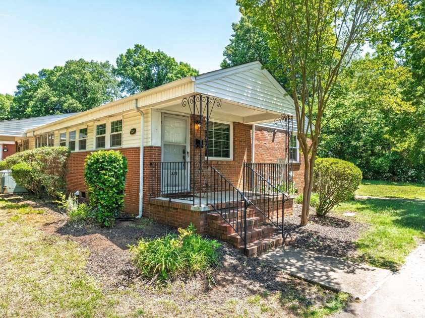 3241 Minnesota Road, Charlotte, NC 28208.  MLS# CAR4382902, YatesRealty ID 30279. 