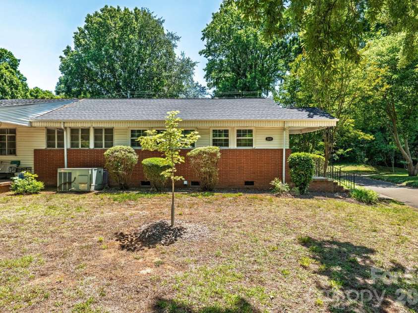 3241 Minnesota Road, Charlotte, NC 28208.  MLS# CAR4382902, YatesRealty ID 30279. 