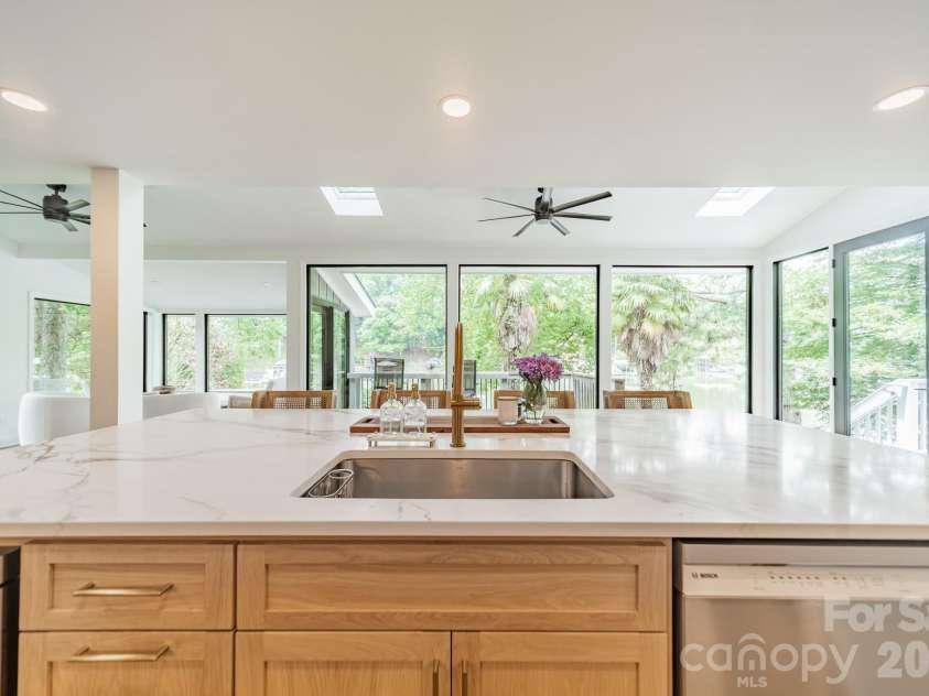 1026 Bounty Lane, Fort Mill, SC 29708.  MLS# CAR4385878, YatesRealty ID 30280. Stunning Windows