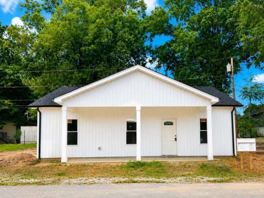 302 White Street, Cherryville, NC 28021.  MLS# CAR4391203, YatesRealty ID 30281. Front View