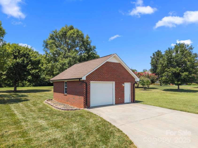 6006 Leeds Court, Monroe, NC 28110.  MLS# CAR4283828, YatesRealty ID 30281. 