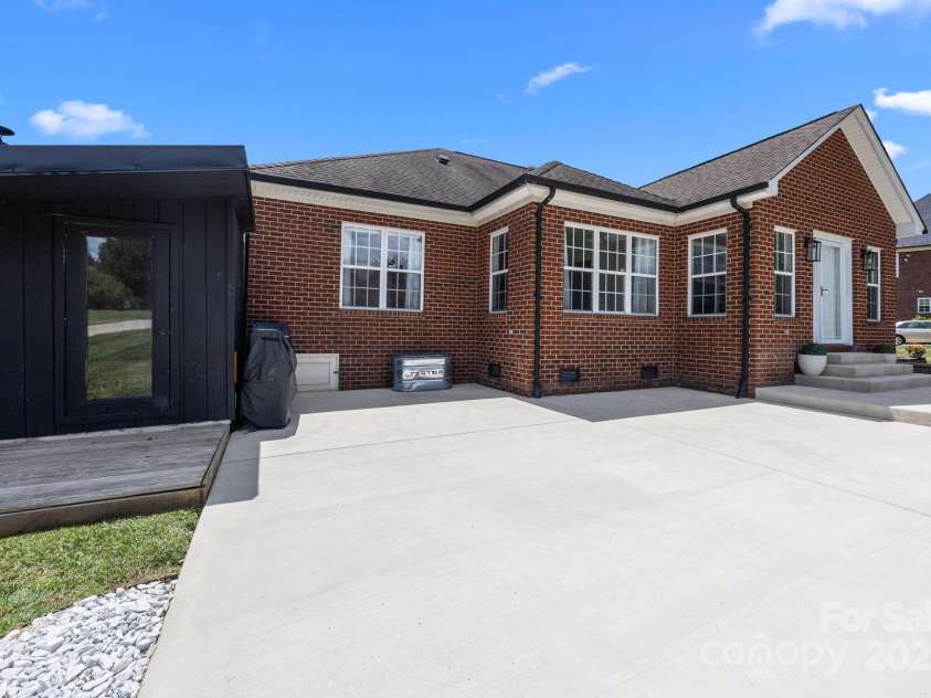 6006 Leeds Court, Monroe, NC 28110.  MLS# CAR4283828, YatesRealty ID 30281. 