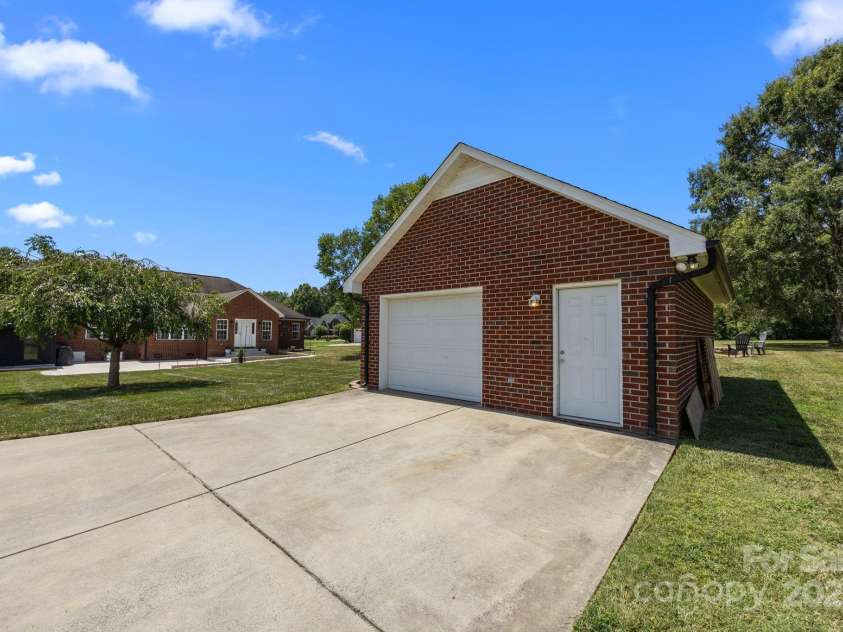 6006 Leeds Court, Monroe, NC 28110.  MLS# CAR4283828, YatesRealty ID 30281. 