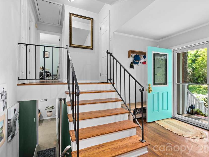 5015 Murrayhill Road, Charlotte, NC 28210.  MLS# CAR4381203, YatesRealty ID 30282. 