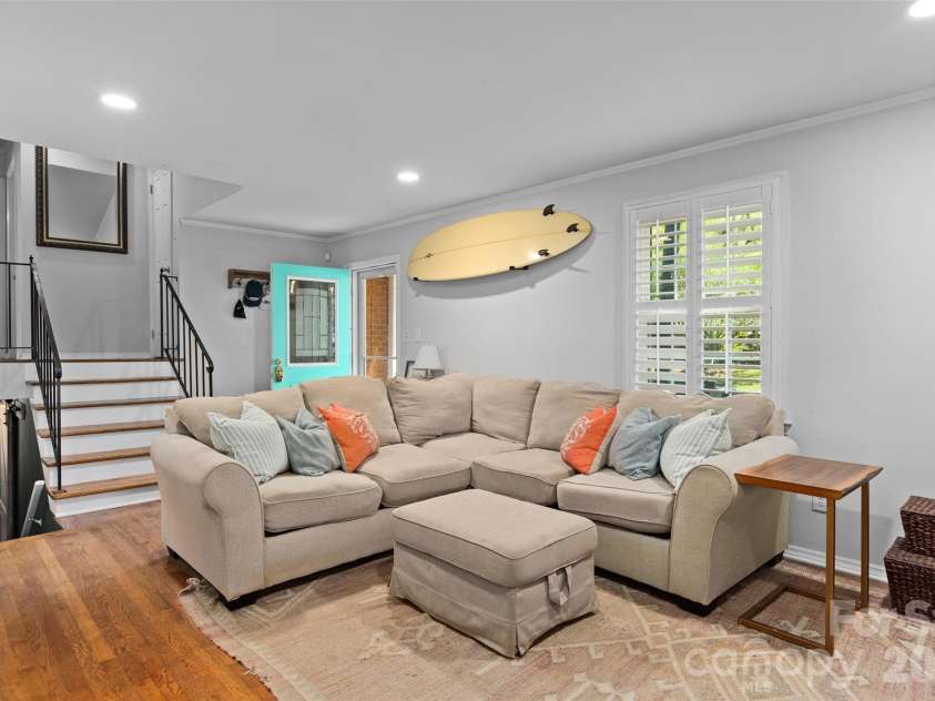 5015 Murrayhill Road, Charlotte, NC 28210.  MLS# CAR4381203, YatesRealty ID 30282. 
