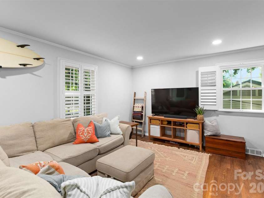 5015 Murrayhill Road, Charlotte, NC 28210.  MLS# CAR4381203, YatesRealty ID 30282. 