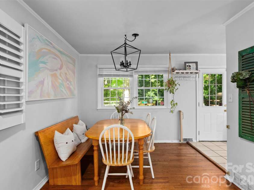 5015 Murrayhill Road, Charlotte, NC 28210.  MLS# CAR4381203, YatesRealty ID 30282. 