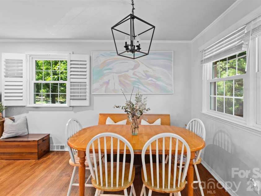 5015 Murrayhill Road, Charlotte, NC 28210.  MLS# CAR4381203, YatesRealty ID 30282. 
