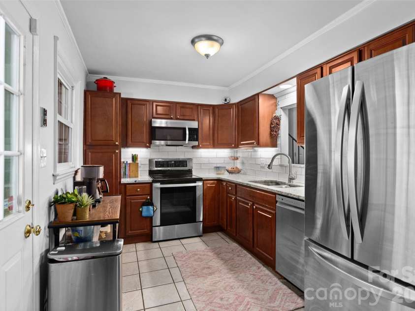 5015 Murrayhill Road, Charlotte, NC 28210.  MLS# CAR4381203, YatesRealty ID 30282. 