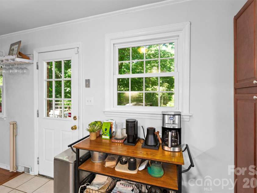 5015 Murrayhill Road, Charlotte, NC 28210.  MLS# CAR4381203, YatesRealty ID 30282. 