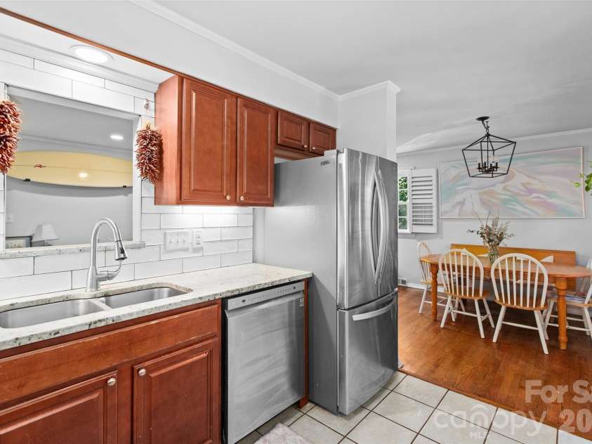 5015 Murrayhill Road, Charlotte, NC 28210.  MLS# CAR4381203, YatesRealty ID 30282. 