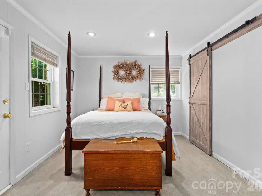 5015 Murrayhill Road, Charlotte, NC 28210.  MLS# CAR4381203, YatesRealty ID 30282. 