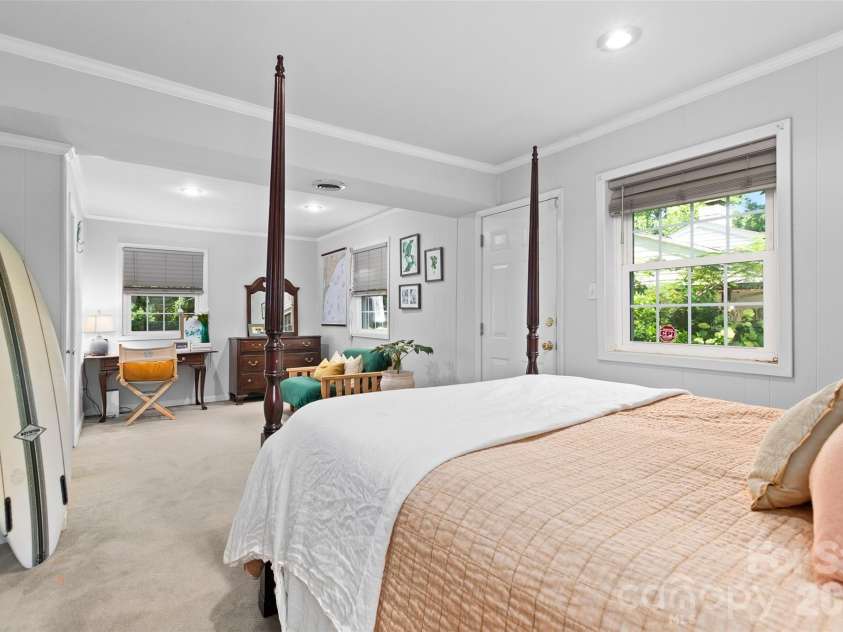 5015 Murrayhill Road, Charlotte, NC 28210.  MLS# CAR4381203, YatesRealty ID 30282. 