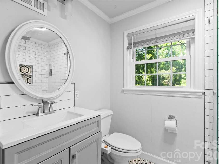 5015 Murrayhill Road, Charlotte, NC 28210.  MLS# CAR4381203, YatesRealty ID 30282. 