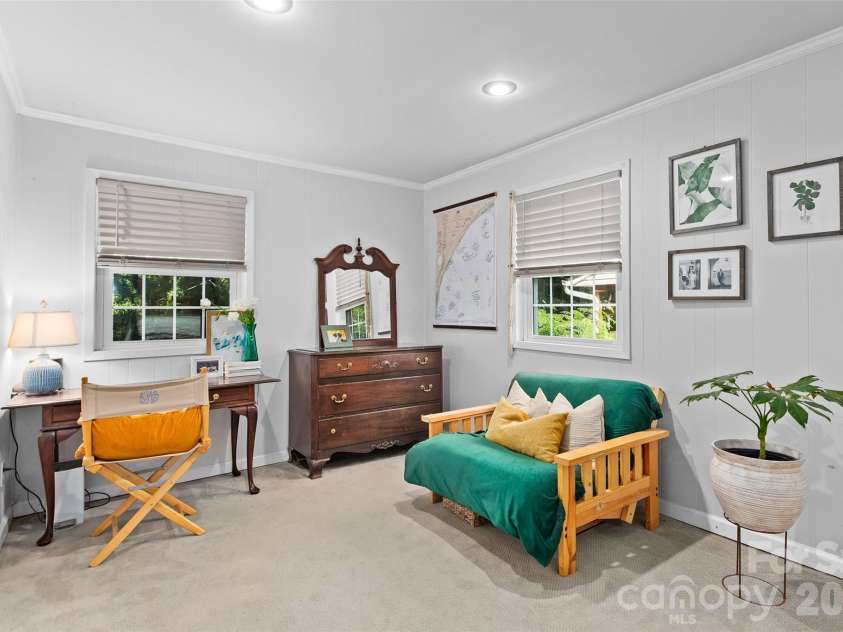 5015 Murrayhill Road, Charlotte, NC 28210.  MLS# CAR4381203, YatesRealty ID 30282. 