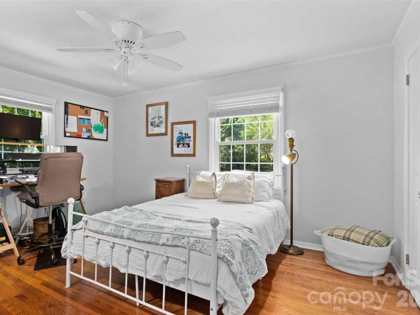 5015 Murrayhill Road, Charlotte, NC 28210.  MLS# CAR4381203, YatesRealty ID 30282. 