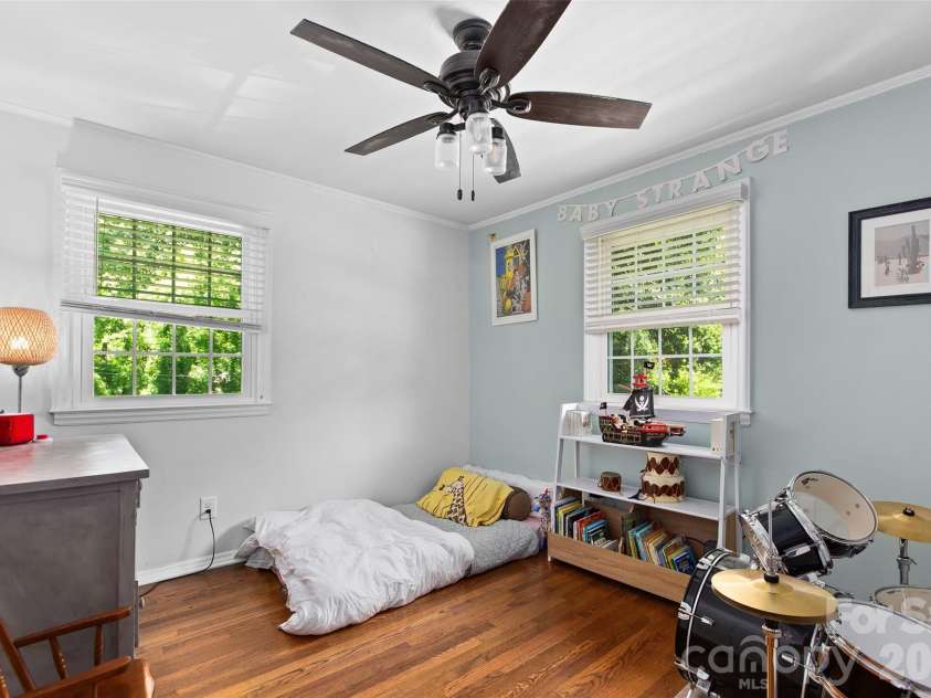 5015 Murrayhill Road, Charlotte, NC 28210.  MLS# CAR4381203, YatesRealty ID 30282. 