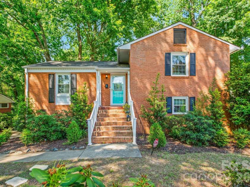 5015 Murrayhill Road, Charlotte, NC 28210.  MLS# CAR4381203, YatesRealty ID 30282. 