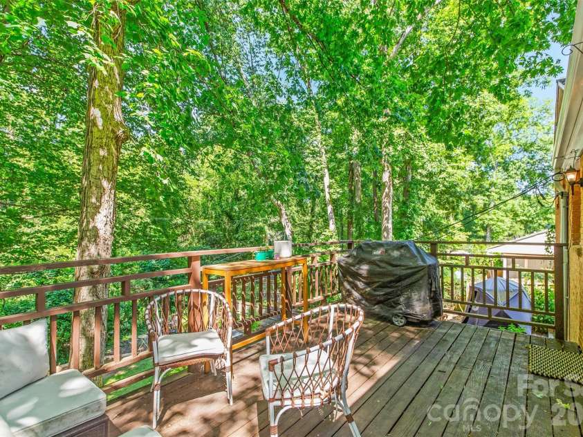 5015 Murrayhill Road, Charlotte, NC 28210.  MLS# CAR4381203, YatesRealty ID 30282. 