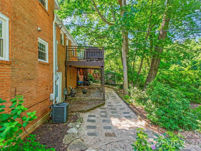 5015 Murrayhill Road, Charlotte, NC 28210.  MLS# CAR4381203, YatesRealty ID 30282. 