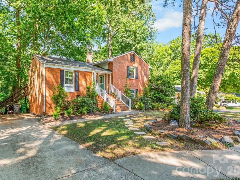 5015 Murrayhill Road, Charlotte, NC 28210.  MLS# CAR4381203, YatesRealty ID 30282. 